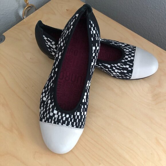 Munro Henlee Ballet Flat - Picture 2 of 11